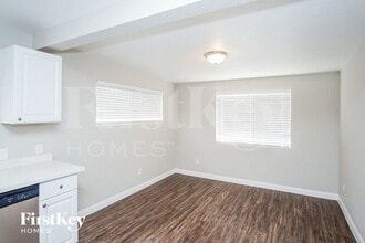 5060 E Newton Dr in Las Vegas, NV - Building Photo - Building Photo