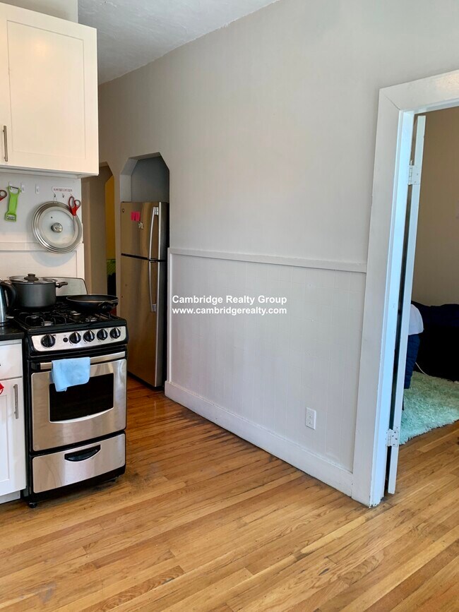 74 Willow St, Unit 2B in Cambridge, MA - Building Photo - Building Photo
