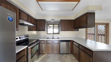 1594 Douglas St in Oak Harbor, WA - Building Photo - Building Photo