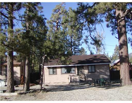 40051 Forest Rd in Big Bear Lake, CA - Foto de edificio - Building Photo