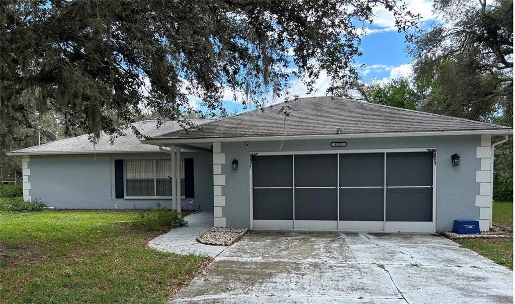 8323 Tranquil Dr in Spring Hill, FL - Building Photo