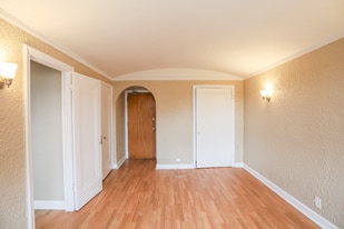 1061 W Rosemont Ave in Chicago, IL - Building Photo