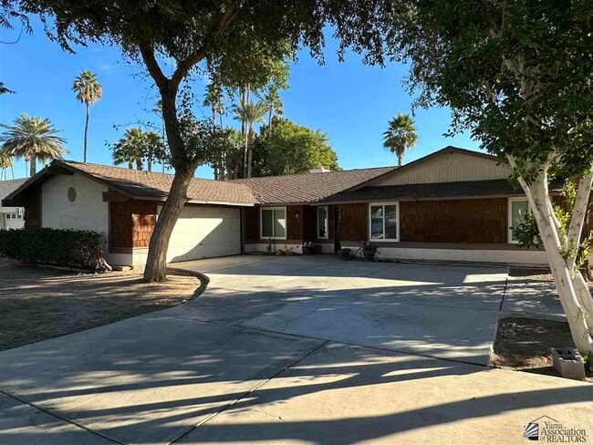 property at 1181 S Hereford Ave