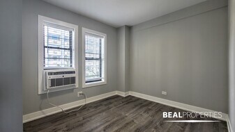 505 W Belmont Ave in Chicago, IL - Building Photo