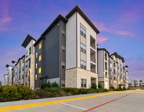 The Pointe at Bayou Bend in Houston, TX - Building Photo - Building Photo