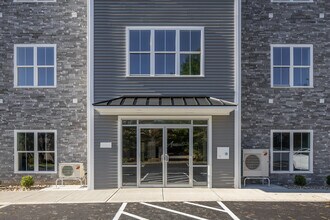 Avanti in Shelton, CT - Foto de edificio - Building Photo