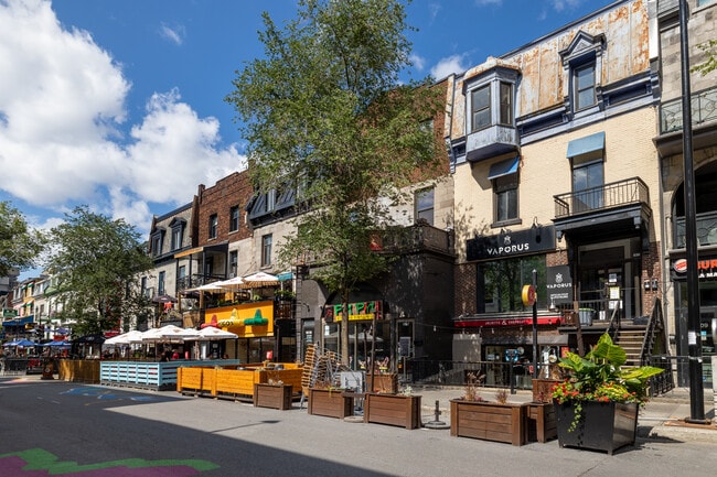1617-1619 Saint-Denis Rue in Montréal, QC - Building Photo - Building Photo