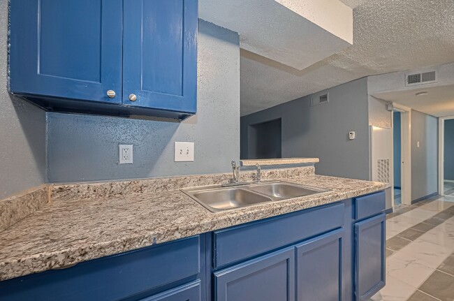 12615 Brookglade Cir in Houston, TX - Building Photo - Building Photo