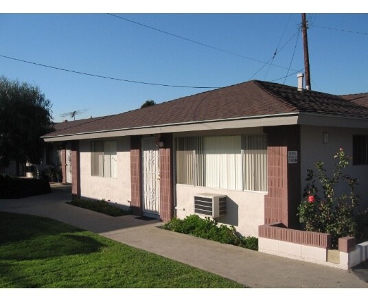 12721 Buaro St in Garden Grove, CA - Foto de edificio - Building Photo