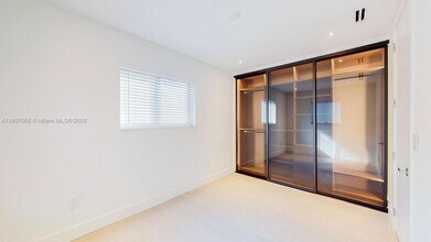 830 NE 171 St in North Miami Beach, FL - Building Photo - Building Photo