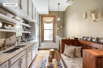 22 W 70th St in New York, NY - Building Photo - Building Photo