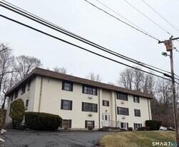 33 River St in Windsor, CT - Building Photo