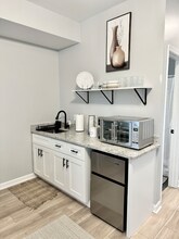 4483 Ocean View Ave in Virginia Beach, VA - Building Photo - Building Photo