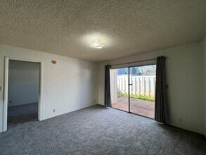 94-1097 Paawalu St-Unit -Hikino #U4 in Waipahu, HI - Building Photo - Building Photo