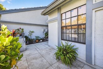 4180 Brentwood Park Cir in Tampa, FL - Building Photo - Building Photo