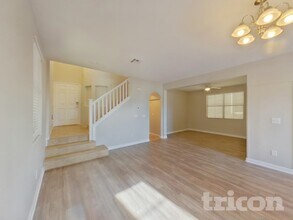 4598 Hearts Desire Ave in Las Vegas, NV - Building Photo - Building Photo