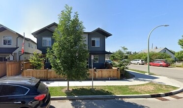 1001 Stockwell Ave in Kelowna, BC - Building Photo - Building Photo