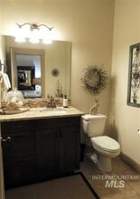 2084 W Pine Ave in Meridian, ID - Building Photo - Building Photo