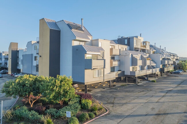 Portobello Condominiums in Oakland, CA - Building Photo - Building Photo