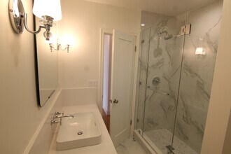 1523 S Wooster St, Unit 4 in Los Angeles, CA - Building Photo - Building Photo