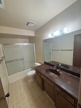 3922-3926 W Hillsdale Ct in Visalia, CA - Building Photo - Building Photo