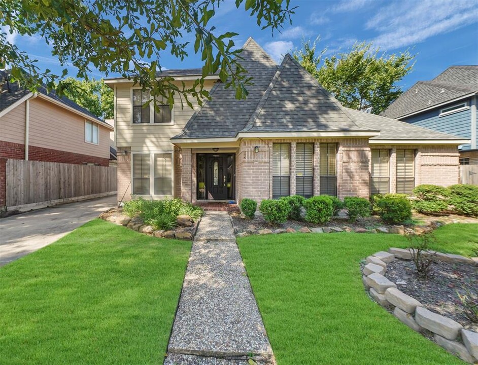 11738 Wickchester Ln in Houston, TX - Building Photo