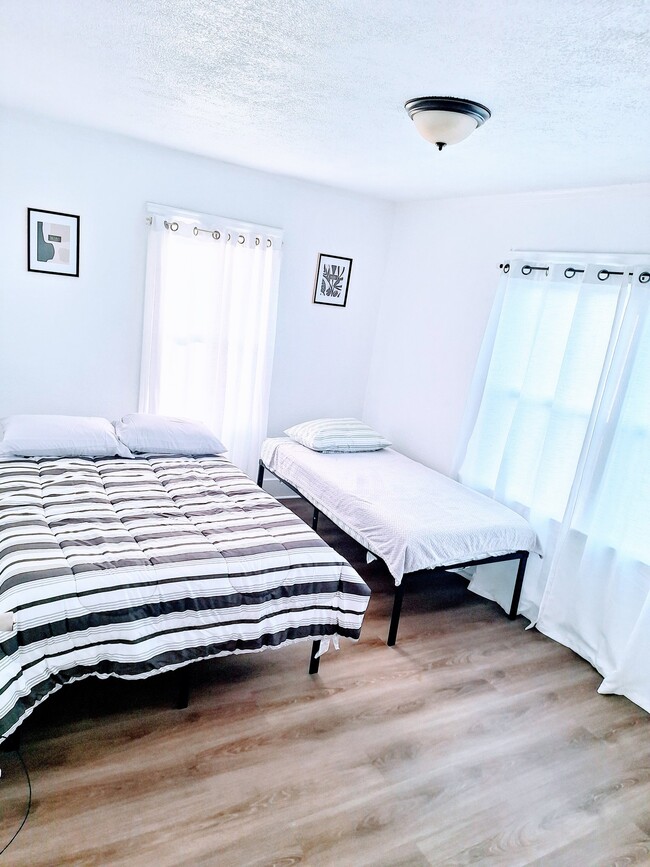 2016 W 54th St, Unit 2016 in Los Angeles, CA - Building Photo - Building Photo