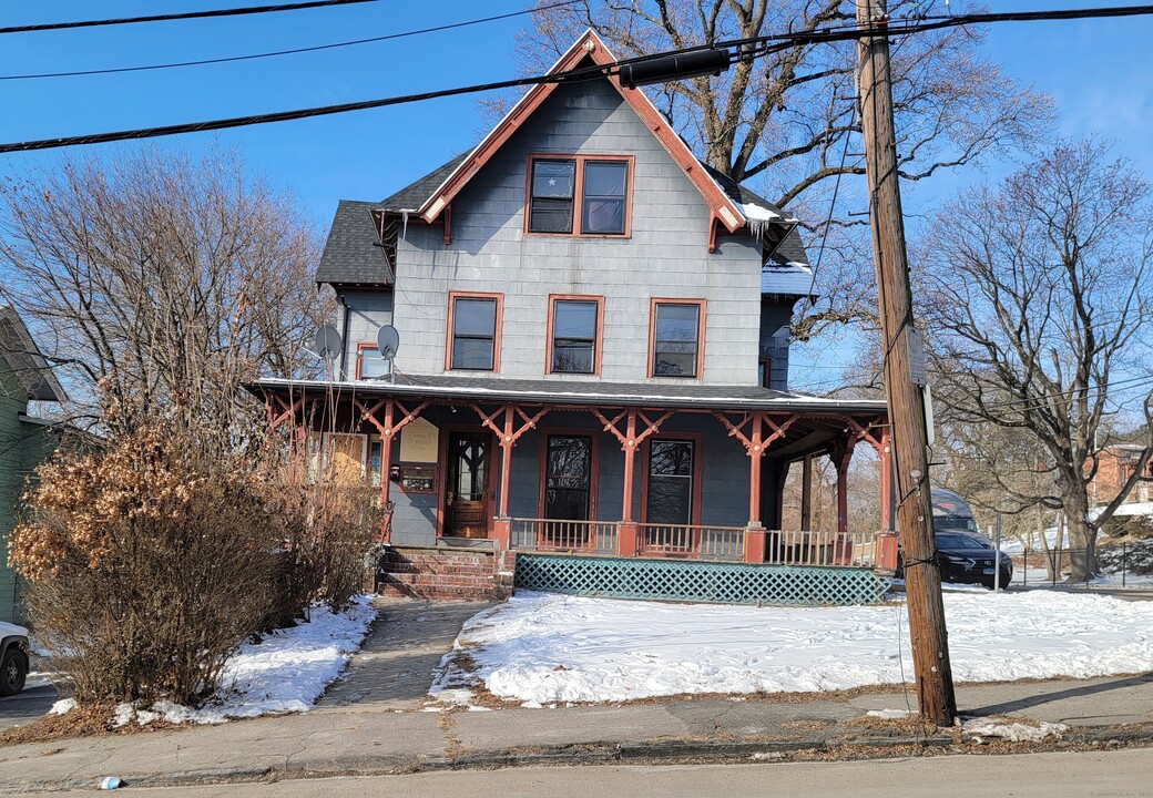 161 Prospect St-Unit -4 in Waterbury, CT - Building Photo