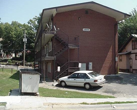 Country House in Omaha, NE - Foto de edificio - Building Photo