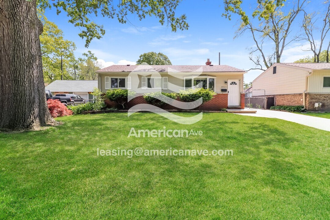 34521 Harroun St in Wayne, MI - Building Photo