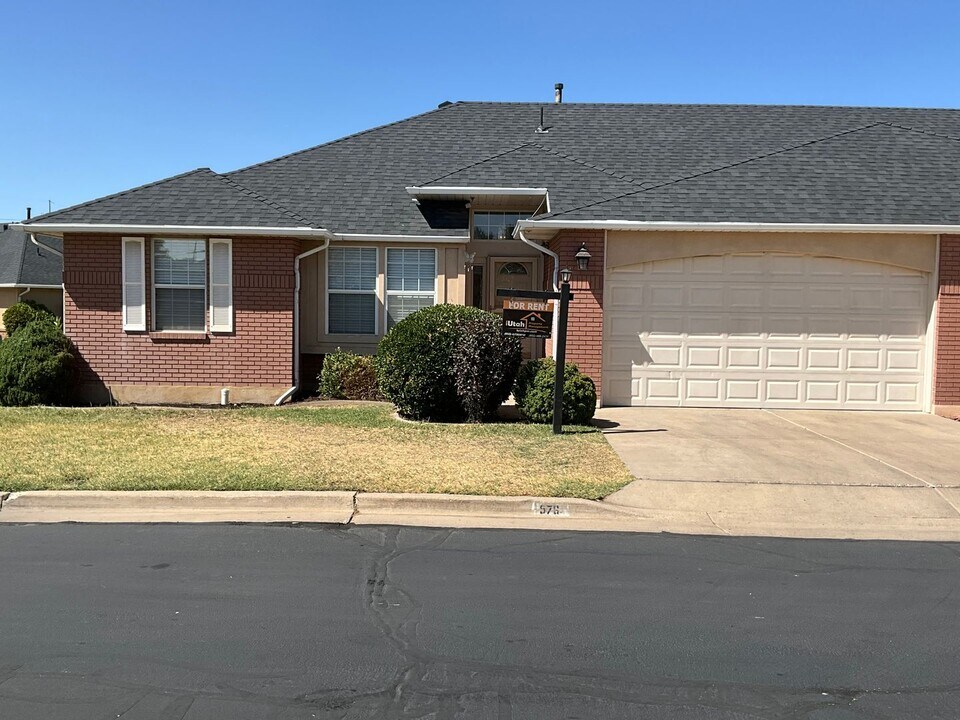 576 E 5500 S in Washington Terrace, UT - Building Photo