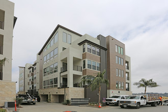 Lucent II in San Diego, CA - Building Photo - Building Photo