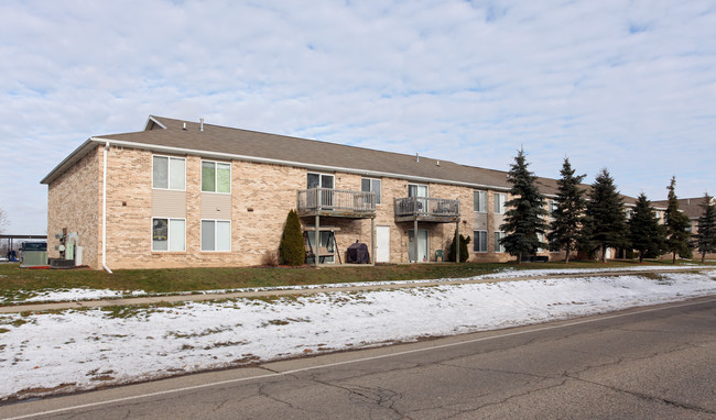 Evergreen Apartments in Eaton Rapids, MI - Building Photo - Building Photo