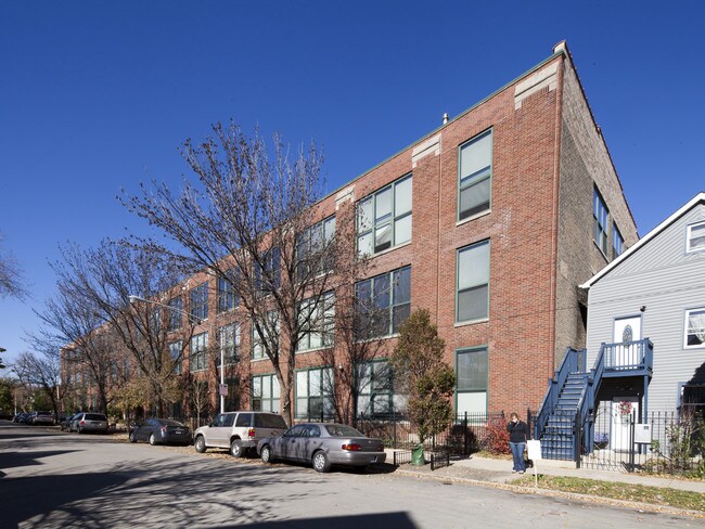 2650 W Belden Ave in Chicago, IL - Building Photo - Building Photo