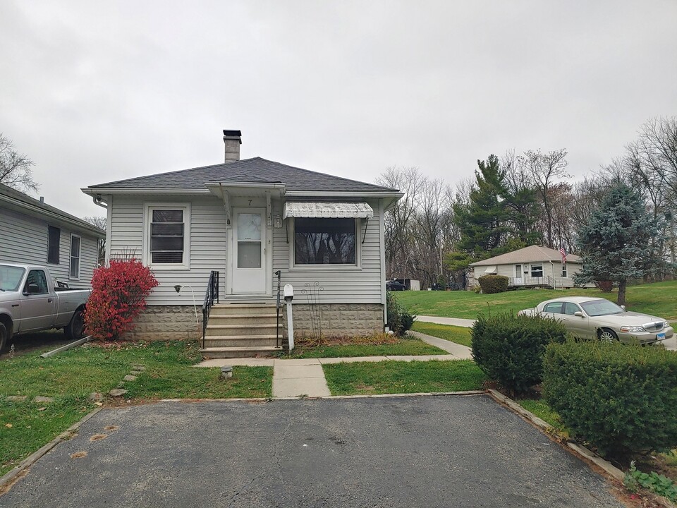 7 Independence Ave in Joliet, IL - Foto de edificio