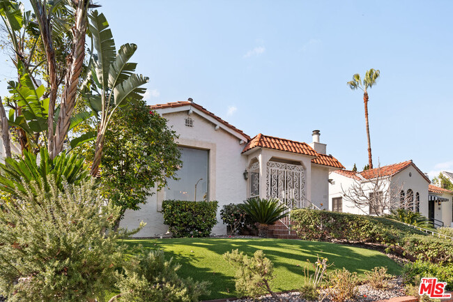 115 N Almont Dr in Los Angeles, CA - Foto de edificio - Building Photo