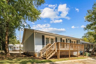 2205 Magnolia Cir in Tallahassee, FL - Building Photo