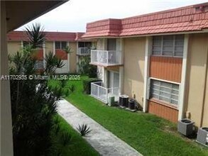 5275 SW 77th Ct in Miami, FL - Foto de edificio - Building Photo