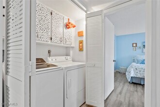 500 Teryl Rd in Naples, FL - Building Photo - Building Photo