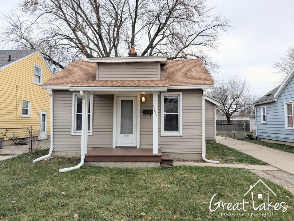 26084 Clancy St in Roseville, MI - Foto de edificio