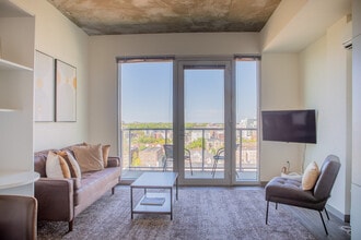 1840 N Farwell Ave in Milwaukee, WI - Foto de edificio - Building Photo