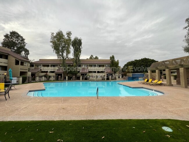 1331 W Baseline Rd in Mesa, AZ - Foto de edificio - Building Photo