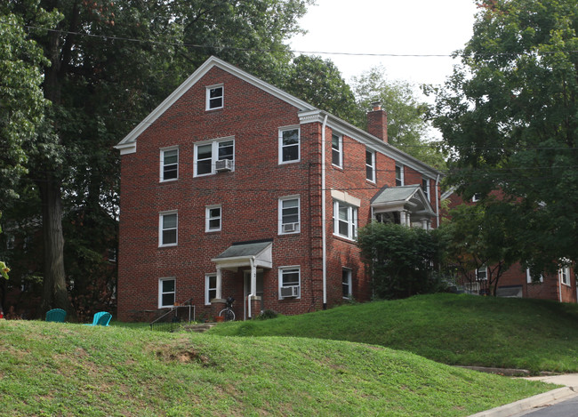 8317 Eastridge Ave in Takoma Park, MD - Foto de edificio - Building Photo