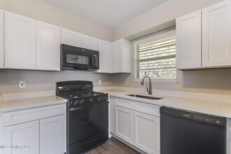 1003 Wilson Dr in Gulfport, MS - Building Photo - Building Photo