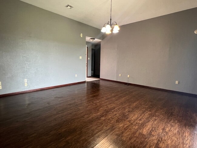 4016 SW Mesquite Dr in Lawton, OK - Building Photo - Building Photo