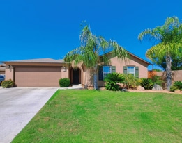 2402 S Lind Ave in Fresno, CA - Building Photo