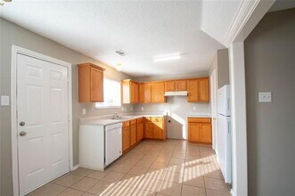 2703 Clayton Oaks Dr in Dallas, TX - Building Photo - Building Photo
