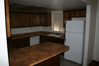 Ridgecrest Villa Apartments in Ridgecrest, CA - Building Photo - Building Photo