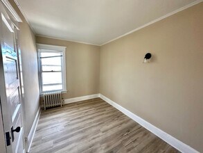 10 N Main St in Flemington, NJ - Foto de edificio - Building Photo