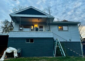 108 Broad St in St. Clairsville, OH - Building Photo